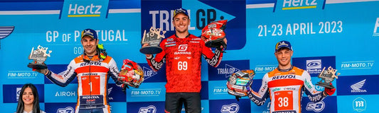 Toni Bou y Jaime Busto en lo más alto del podio del TrialGP de Portugal - Hebo